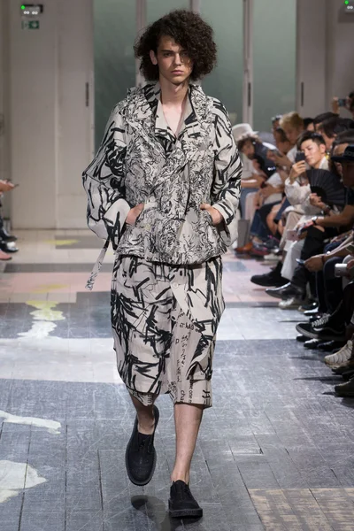 Look 14